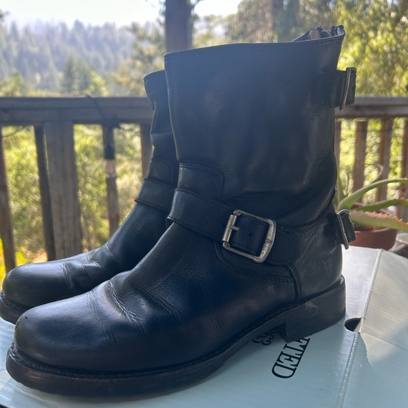 Frye Veronica Back Zip Short Boot in Black - Picture 3 of 4